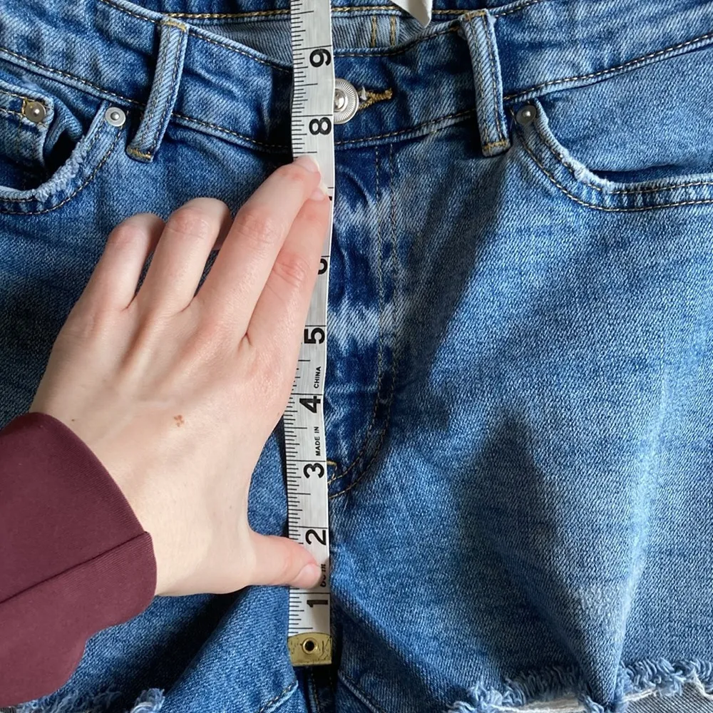 H&M L.O.G.G. Jean Shorts Denim Style Blue 3” Shag Cutoff Size 8 Like New MIDI - Image 6