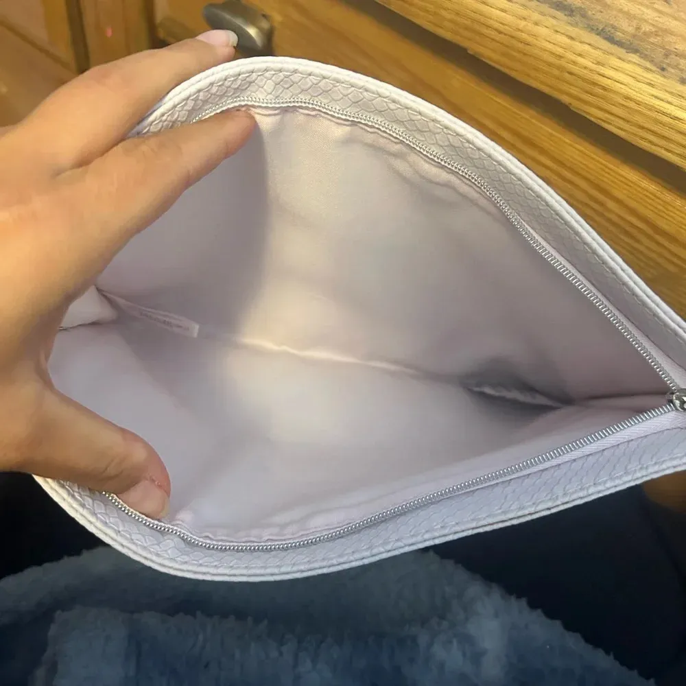 New Jimmy Choo Fragrances White Cosmetic Clutch - Image 4