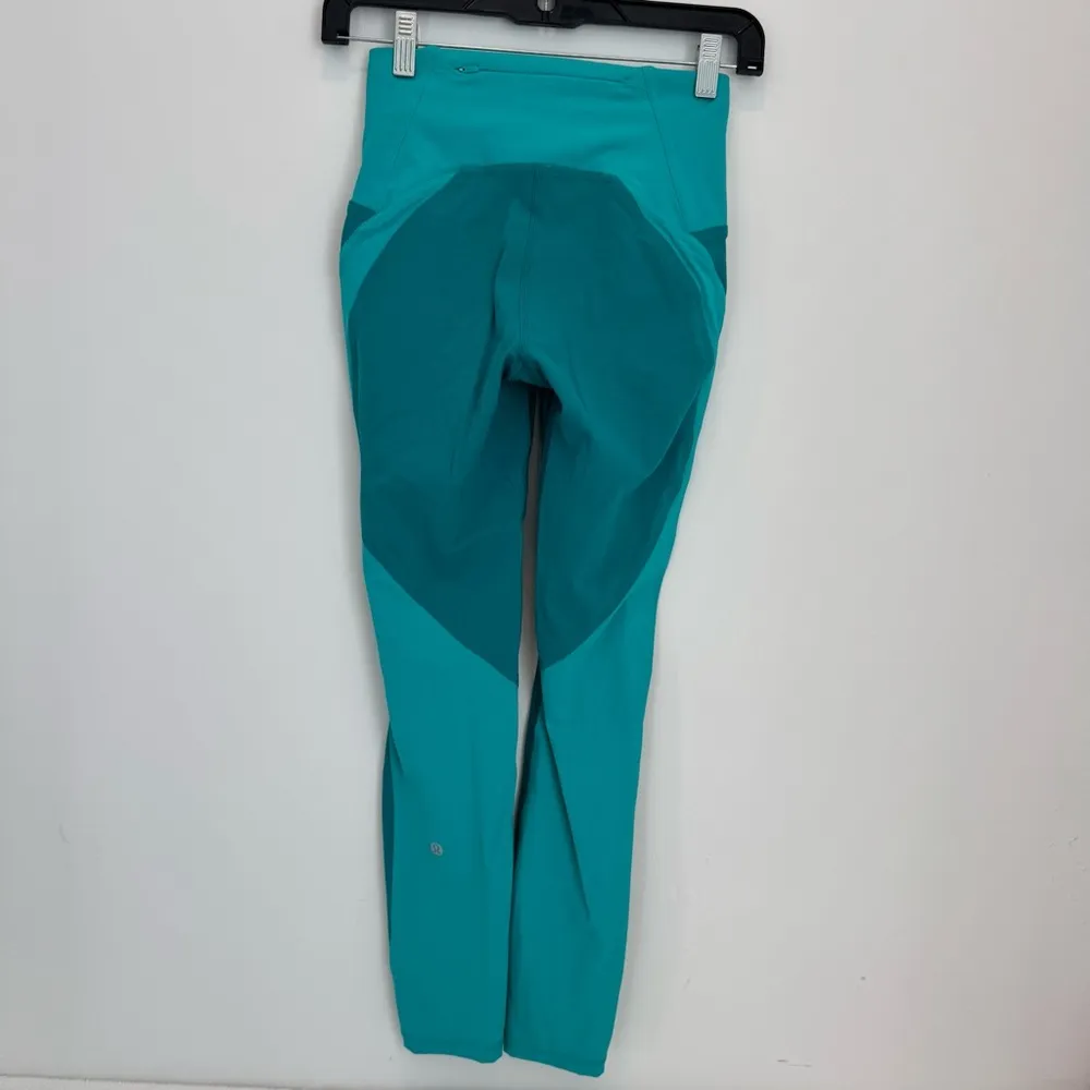 Lululemon Train Times 7/8 Pant *Blocked 25"Spirit Green / Eucalyptus size 4 - Image 5