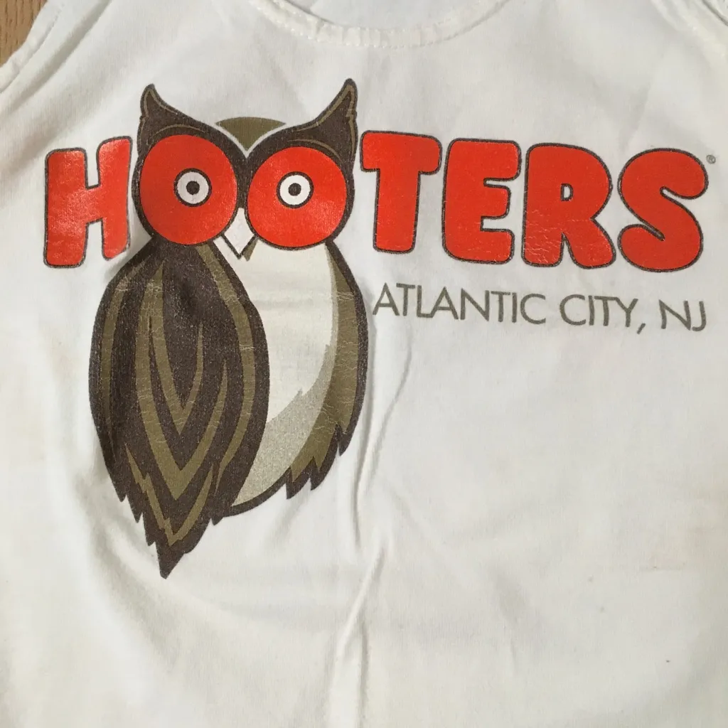 B70 Hooters Girl Worn Tank from Atlantic City NJ Stretchy Soft White Size Xs - Image 7