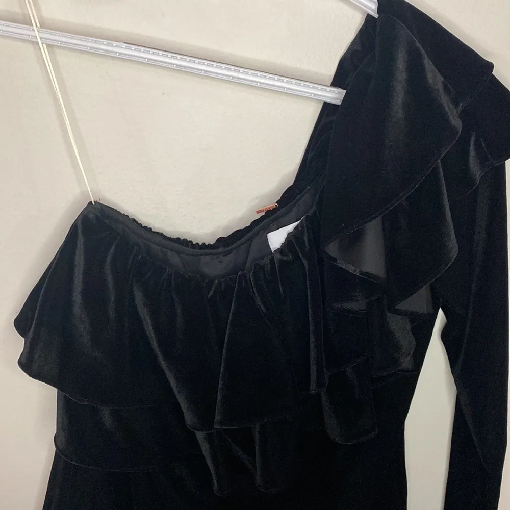 Misa Los Angeles Mielle black off shoulder velvet ruffle top size XS - Image 6