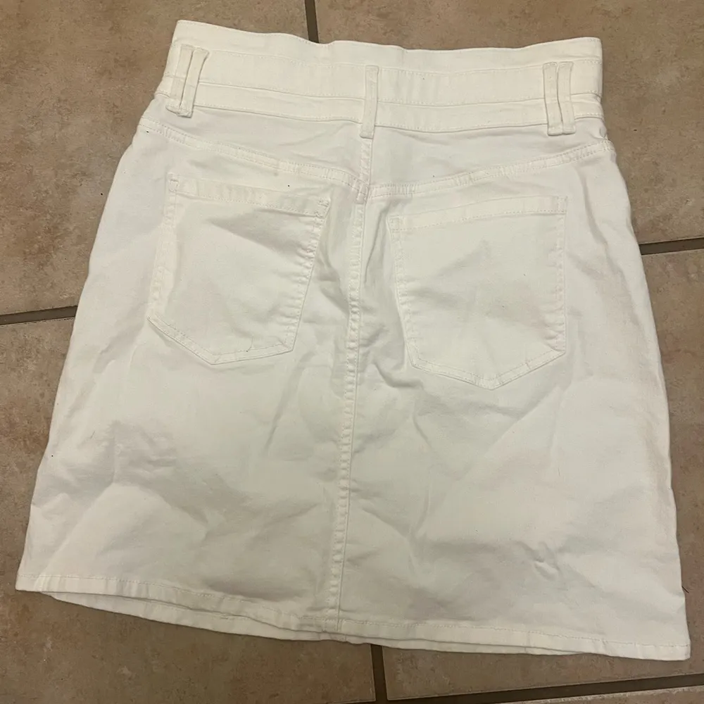Womens Ann Taylor white denim skirt - Image 3