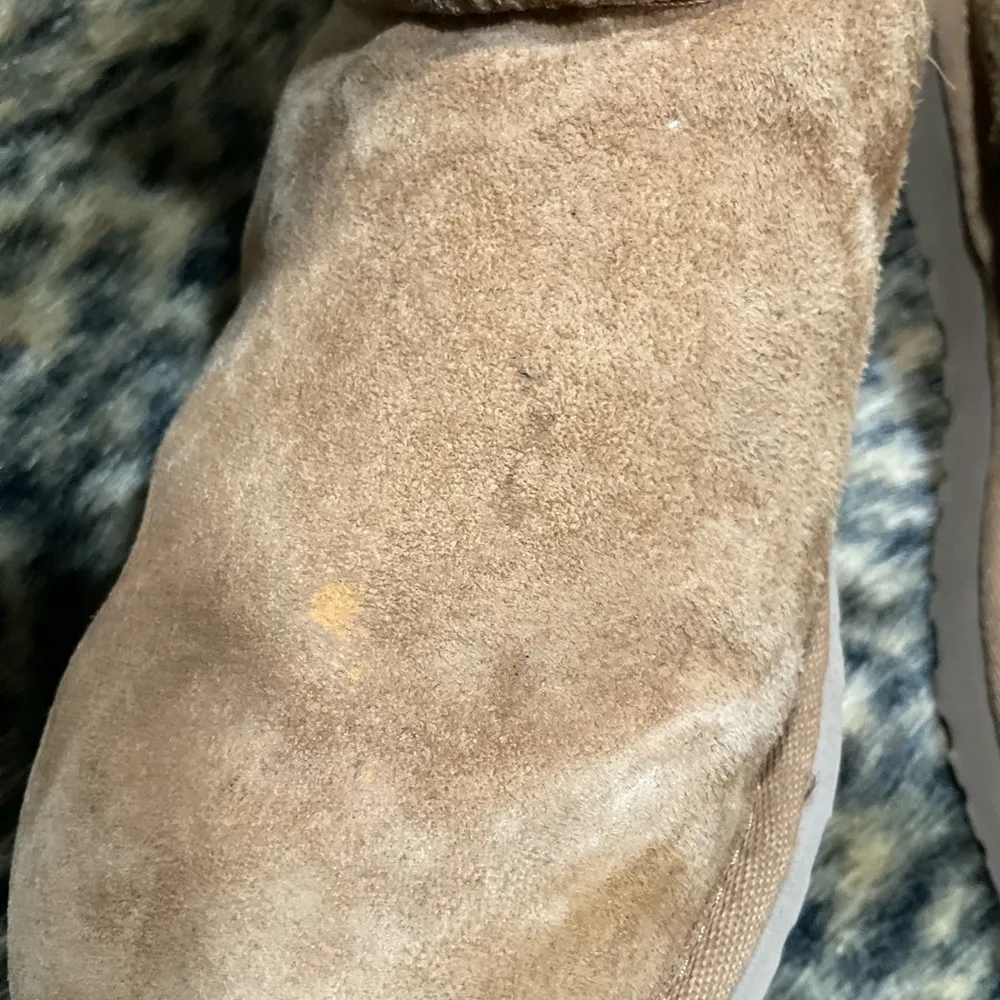 UGG CLASSIC FLORA PERFORATED LEATHER BOOTS - Image 7