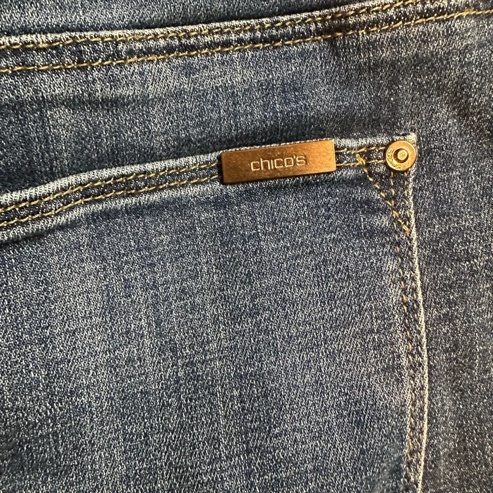 Chico's Blue Boyfriend Jeans Relaxed Fit - Image 7