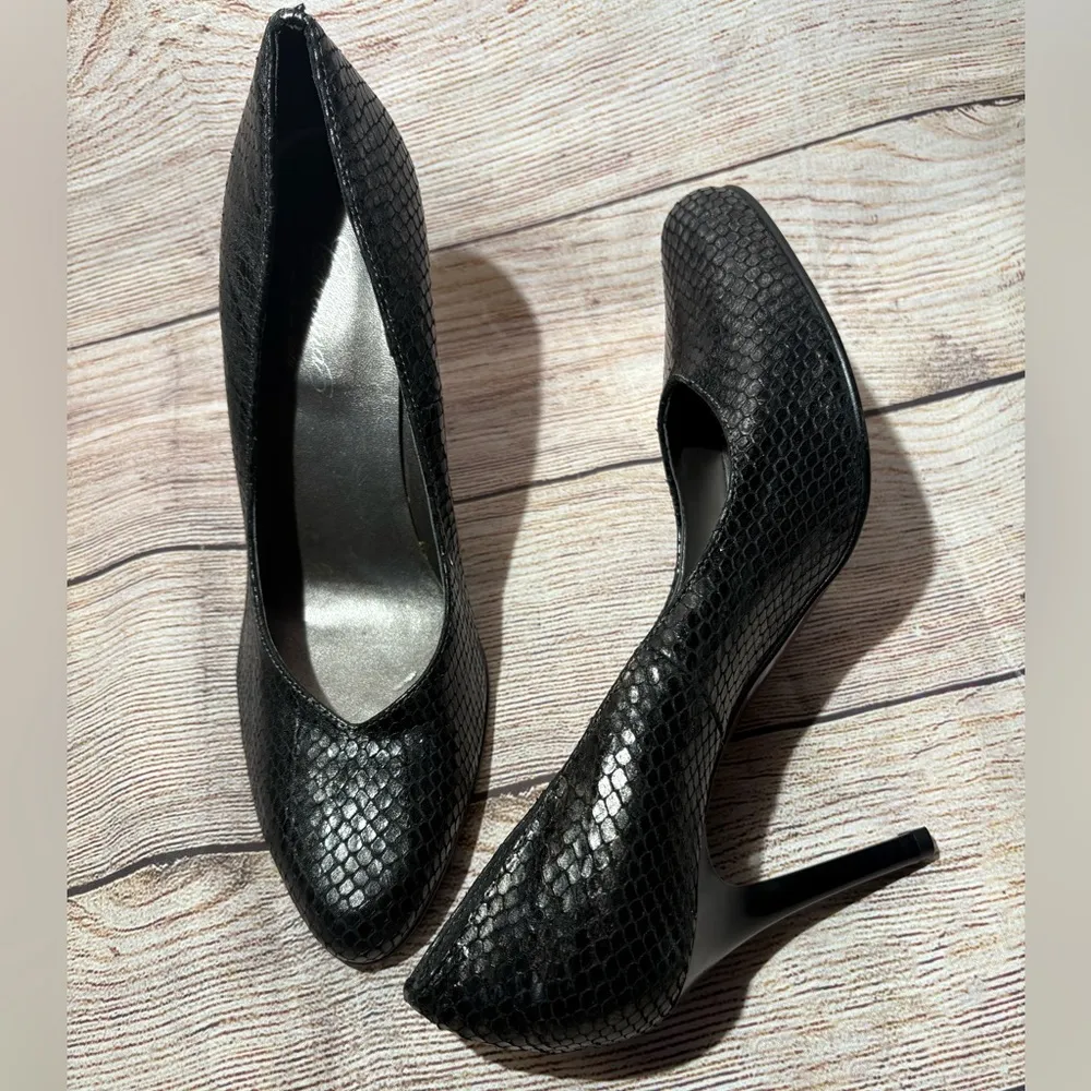 Carisma Women’s Sz 8.5 Black Leather Snake Print With Red Bottom Stiletto Heels - Image 2