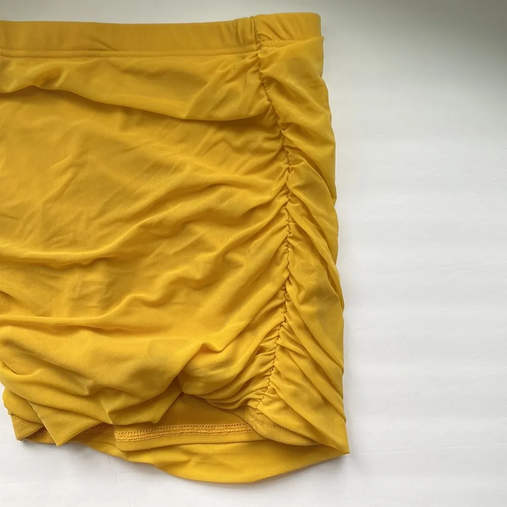 Akira ruched mini skirt, size L - Image 3