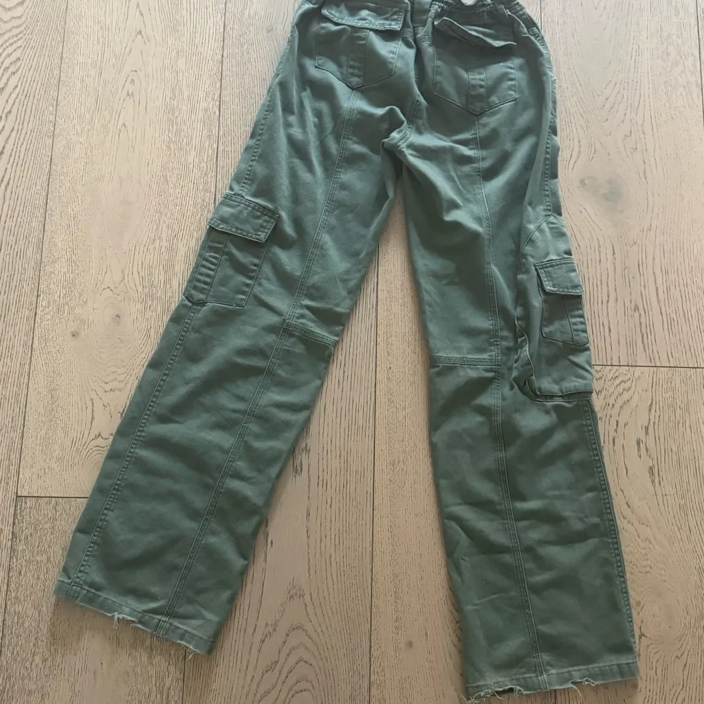 Teen woman Green Cargo Pants size xs by Brandy melville - Image 6