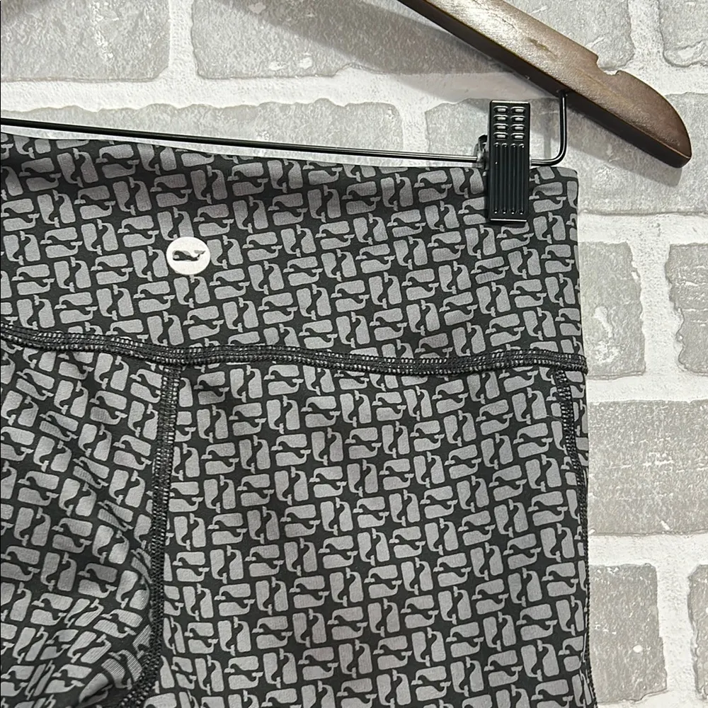 Vineyard Vines Reversible Camo Whales Black Gray Small Medium Leggings - Image 10