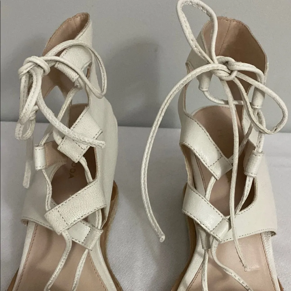 Pelle Moda Women's Cream Wedge gladiator Sandals size 10 - Image 3