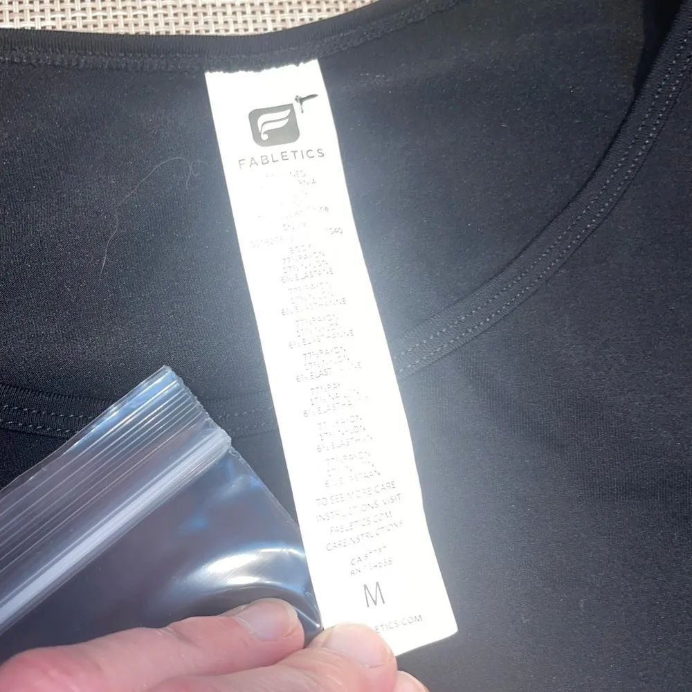 Kathie Seamless Short-Sleeve Tee Top size medium - Image 3