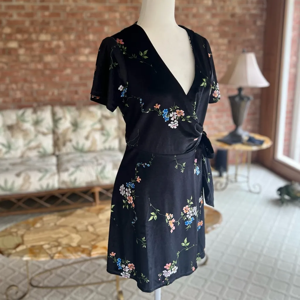 Urban Outfitters Velvet Wrap Mini Dress Black Floral Short Sleeve S V-Neck Party - Image 13