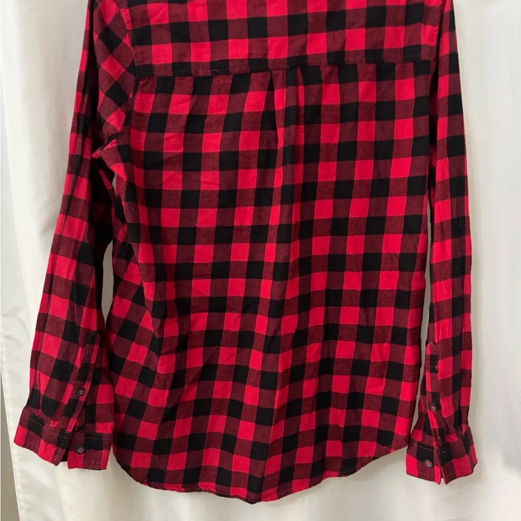 SO Women's Red and Black Checkered Button Down Shirt - Image 4