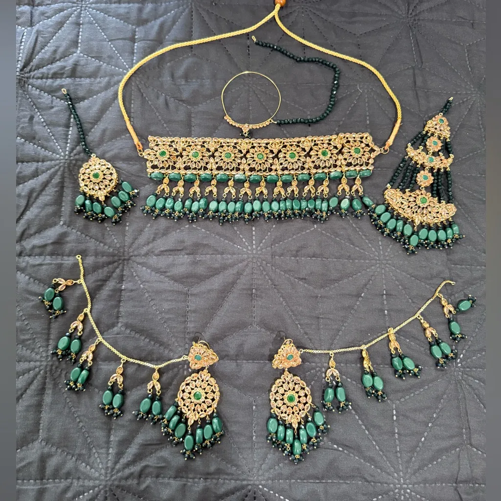 Indian Pakistan Gold and Green complete bridal wedding Jewelry Set - Image 4