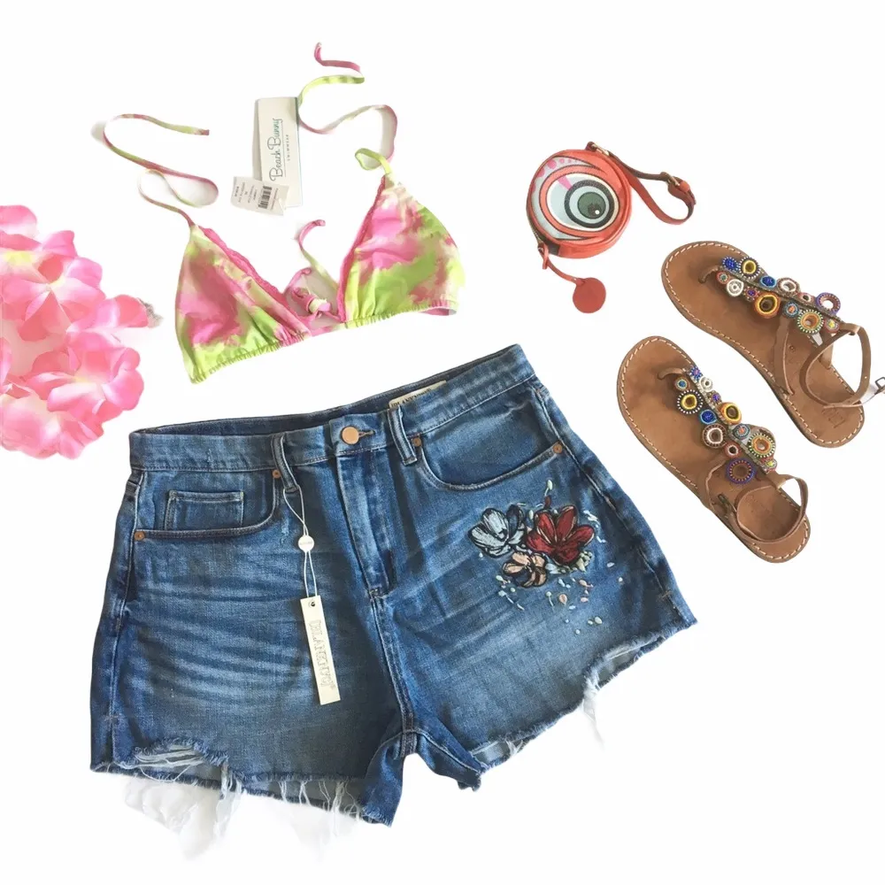 new BlankNYC ★ Festival Floral Embroidery Shorts ★ Inside Joker ★ Medium Blue - Image 4