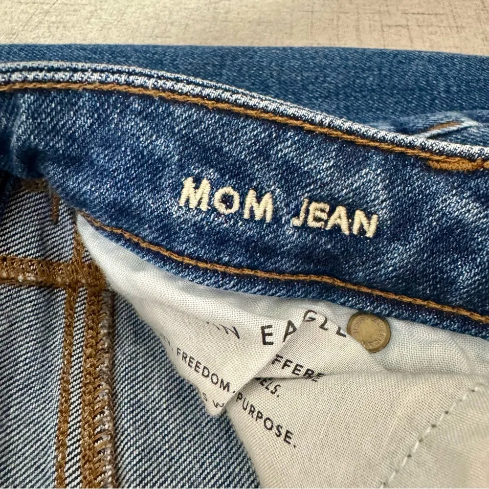 American Eagle High Rise Mom Jeans Distressed Stretch Blue Size 4 - Image 10