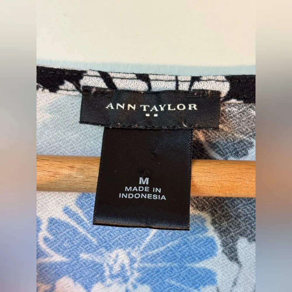 Ann Taylor Factory Black Blue Floral Tank Cowl Neck Ultra Flattering Size Medium - Image 3