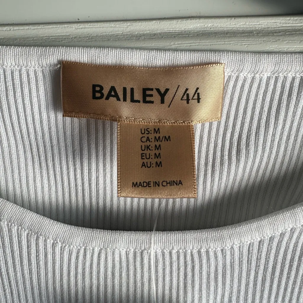 Bailey 44 white tank - Image 3