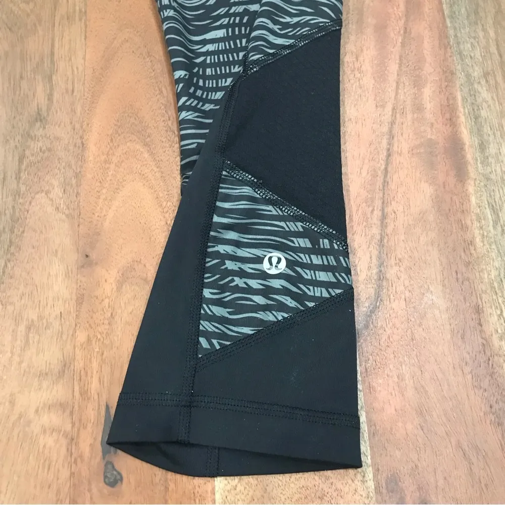 Lululemon Pace Rival Crop *Full-On Luxtreme
Stripe Play Slate Black / Black - Image 4