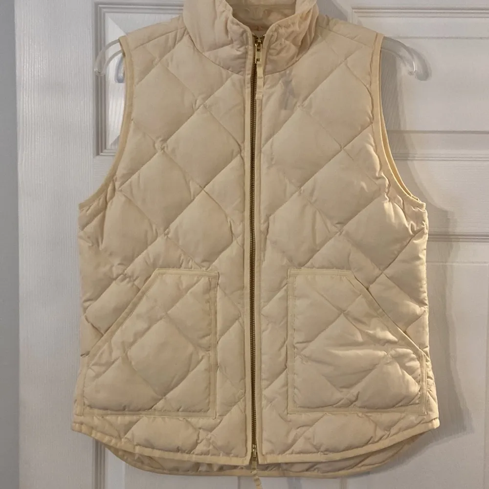J.Crew Puffer Vest size S BNWOT length 25” bust 36” color cream - Image 2