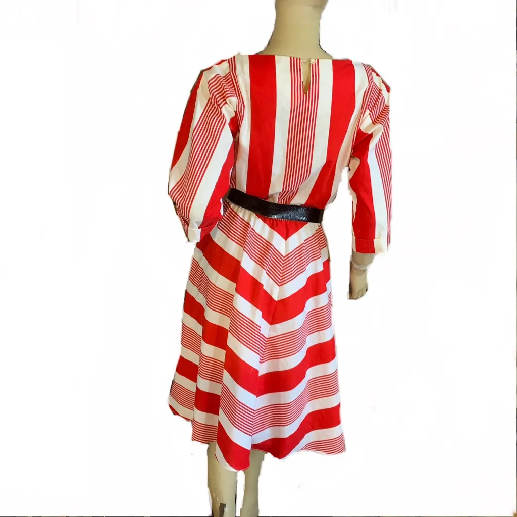 R.E.O. ORIGINALS RED & WHITE CHEVRON STRIPE VINTAGE 1980'S DRESS (M) Size M - Image 6