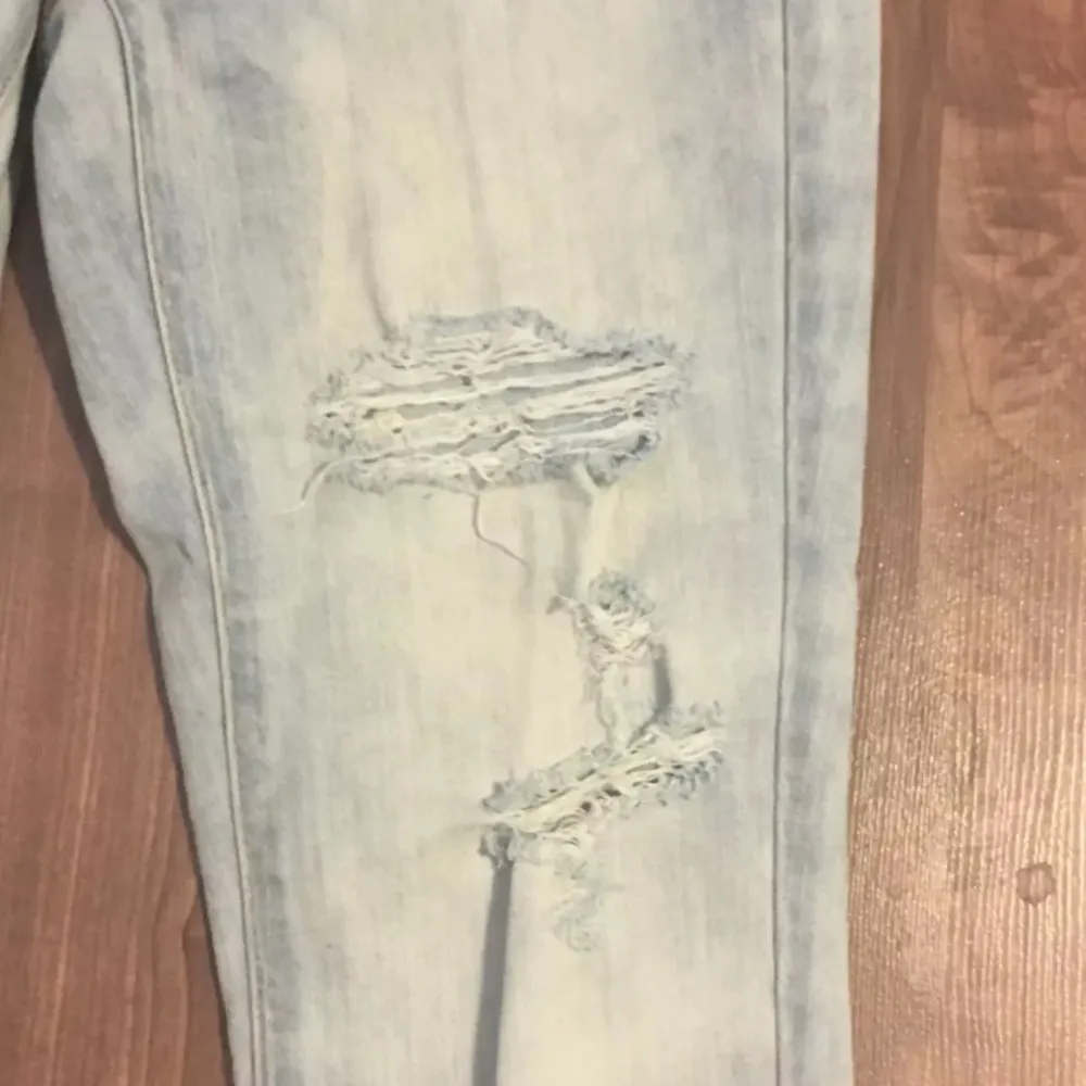 NWOT  Boy Crop Jeans Size 2 Bleached Destroyed - Image 7