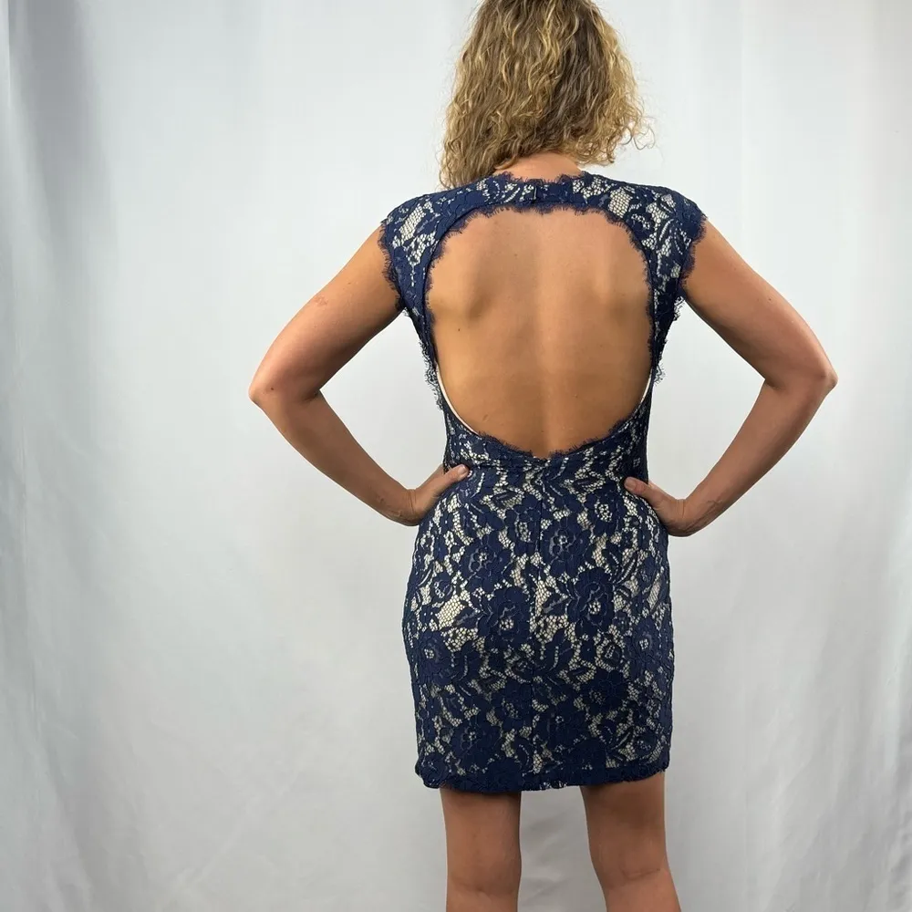 Aidan Aidan Mattox Sleeveless Illusion Neckline Lace Mini Dress‎ in Blue Size 4 - Image 4