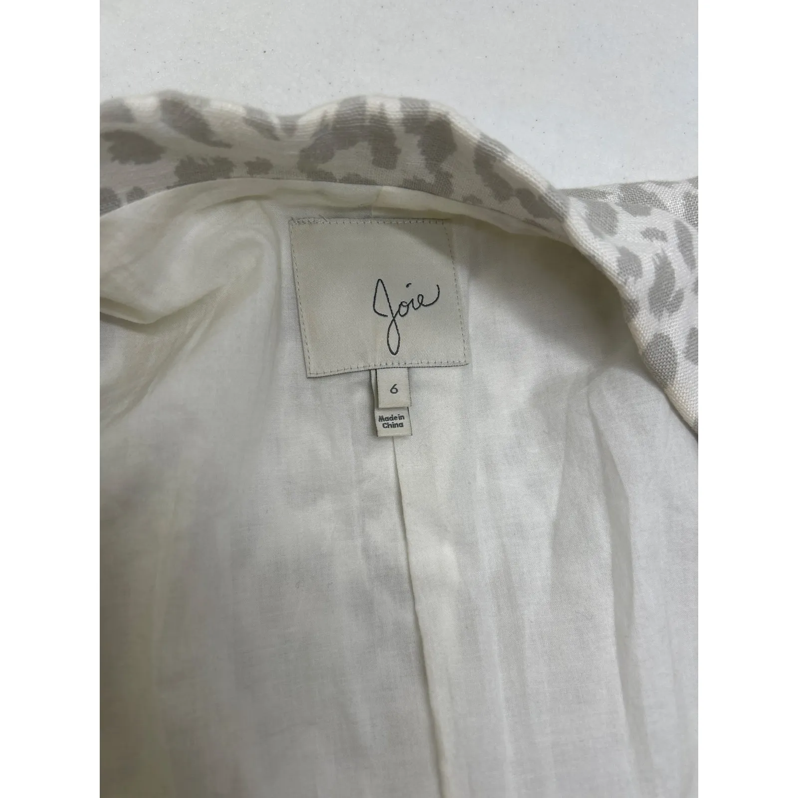 Joie Mehira White and Gray Leopard Linen Blazer in Size 6 - Image 6