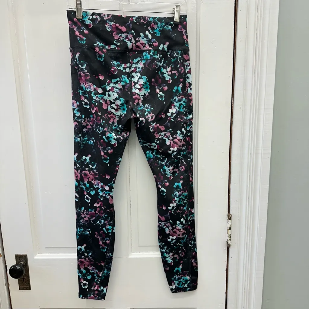 Floral athletic capri with side pockets women's medium 8 10‎ - Image 6