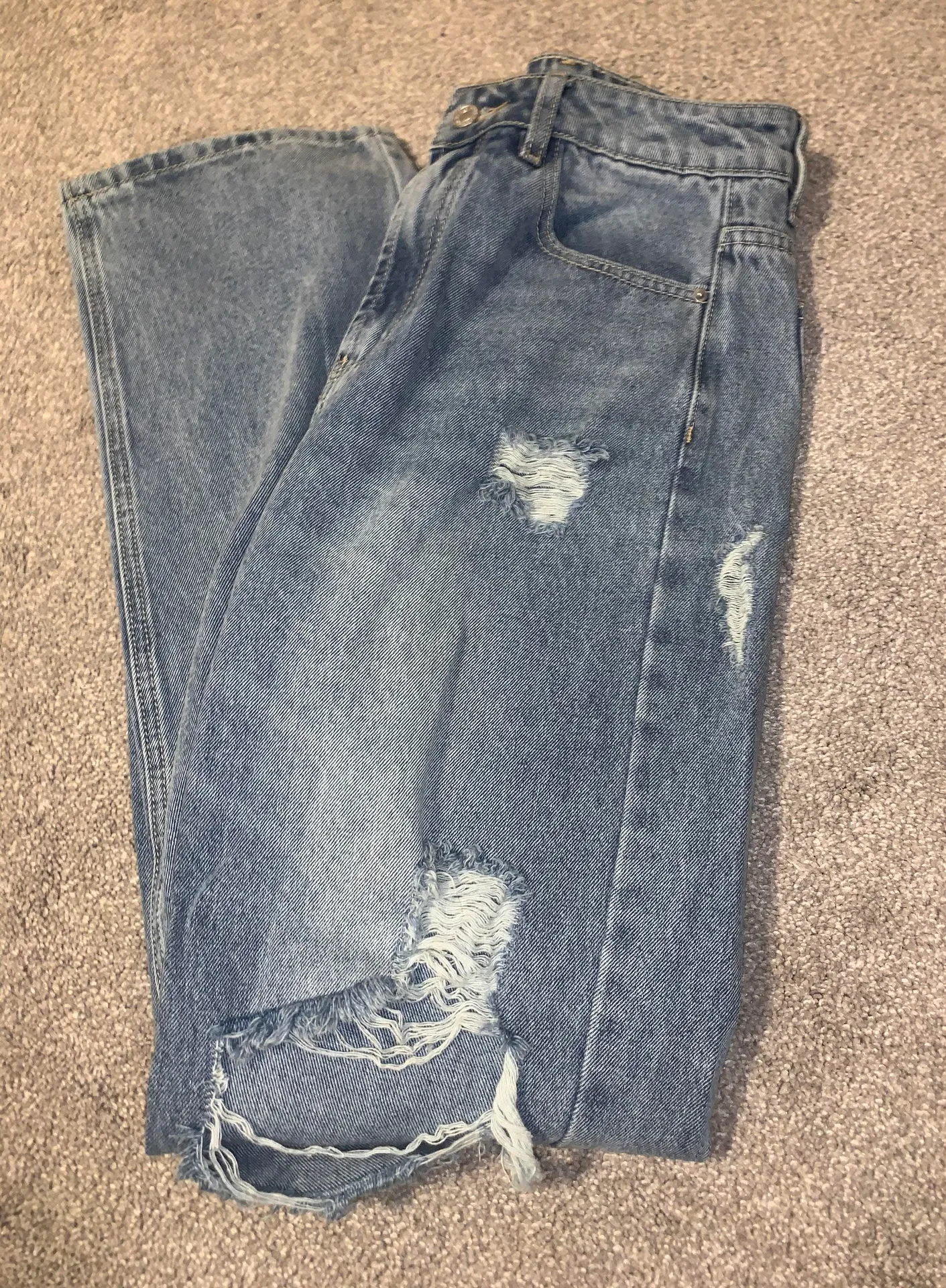 Light Wash Ripped Mom Jeans Blue Size 6 - Image 3