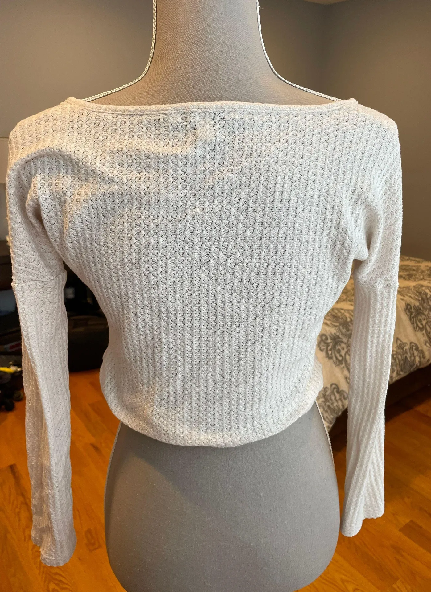 Cropped Long Sleeve - Image 2