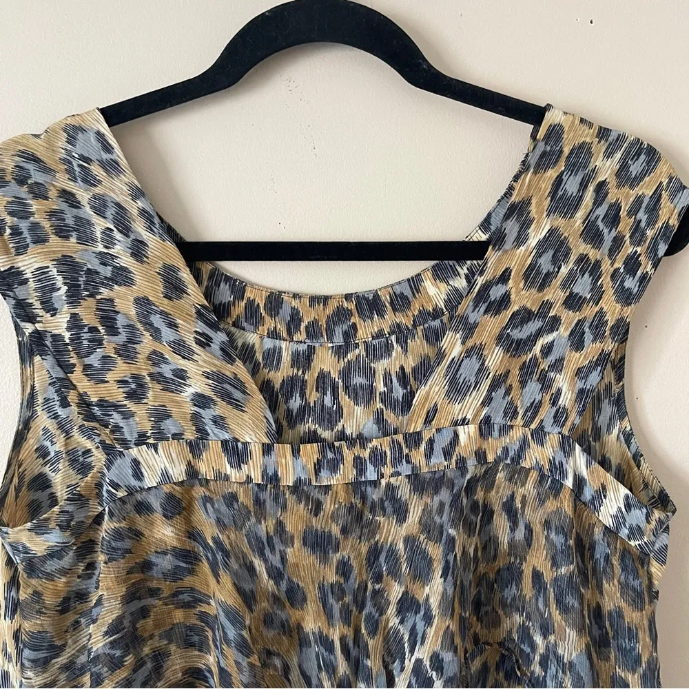 TRACY REESE | Animal Print Silk Ruffle Back Sleeveless Blouse Sz S - Image 2