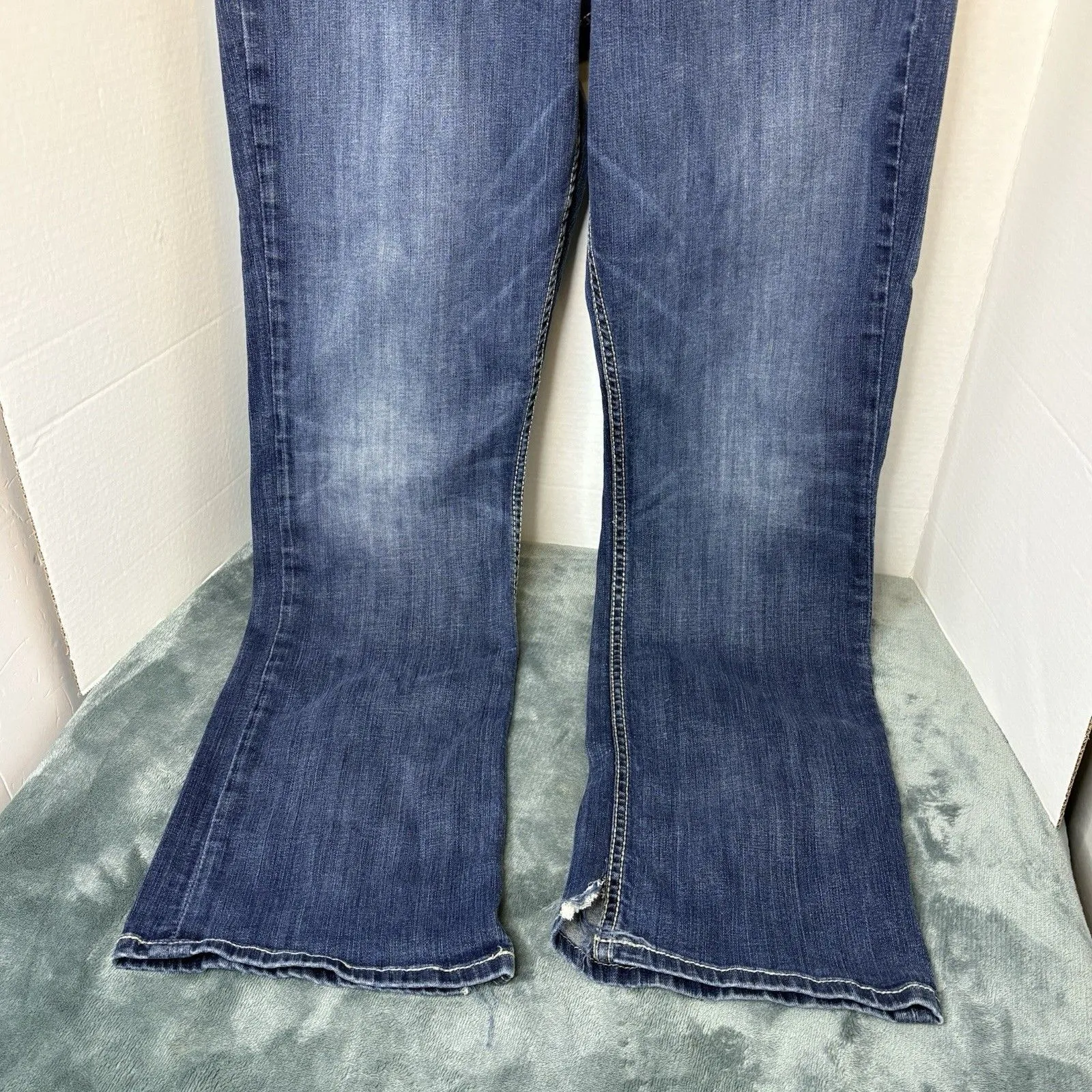 BKE Taylor Jeans Women's 32 Embroidered Pockets Distressed Jeans Cowgirl Blue Size undefined - Image 3