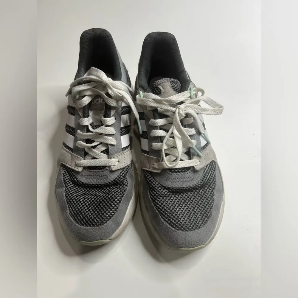Women’s adidas low top cloud foam running shoes size 7.5 - Image 2