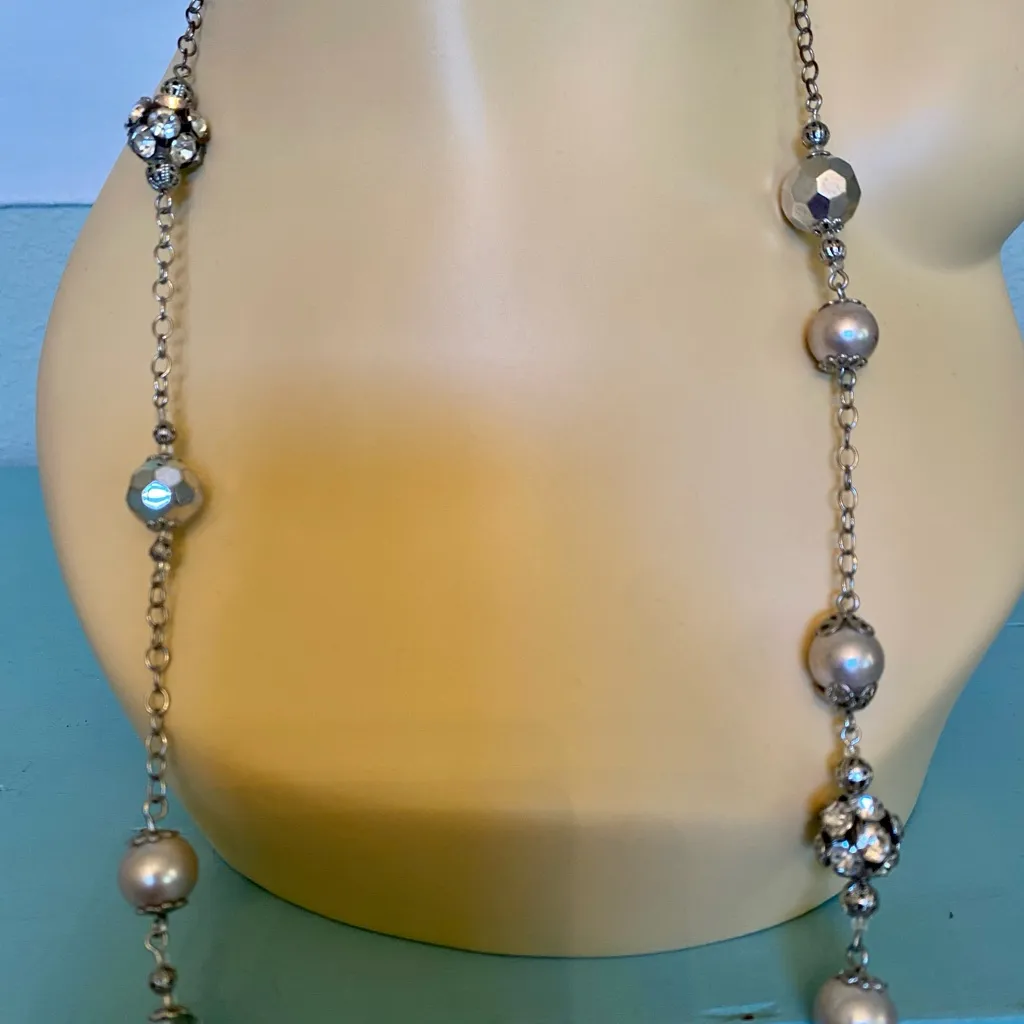Adorable Ann Taylor statement necklace with pearl and rhinestones! 🤍🤍 - Image 3