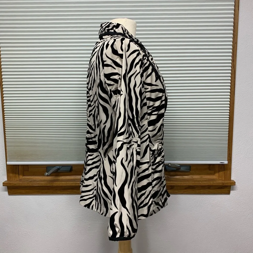 Flair tan faux suede zebra print jacket Size Small - Image 4