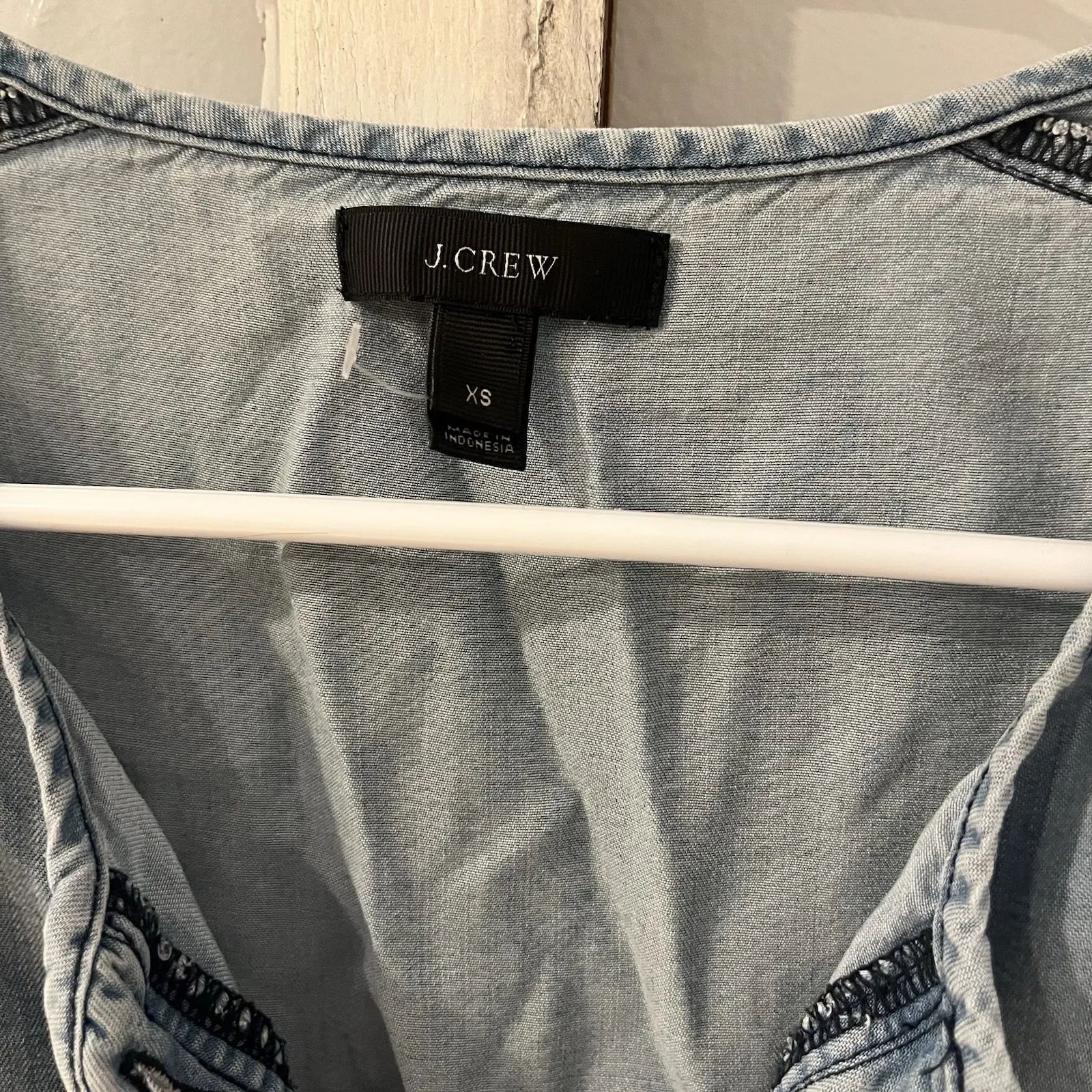 J. Crew Blue Chambray Denim Top Women's Size XS Quarter Button Detail Sleeve - Image 3