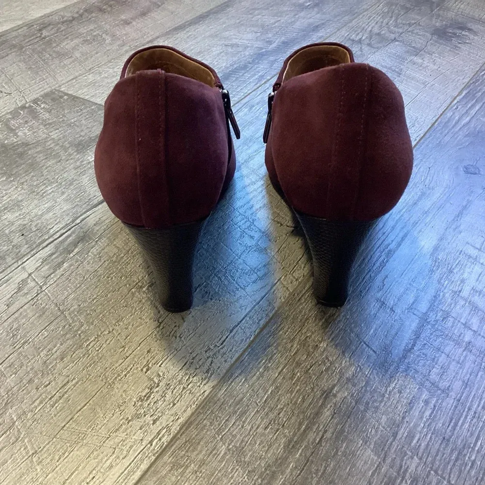 Clarks Artisan Purity Frost Wedge Booties Size 7 - Image 5