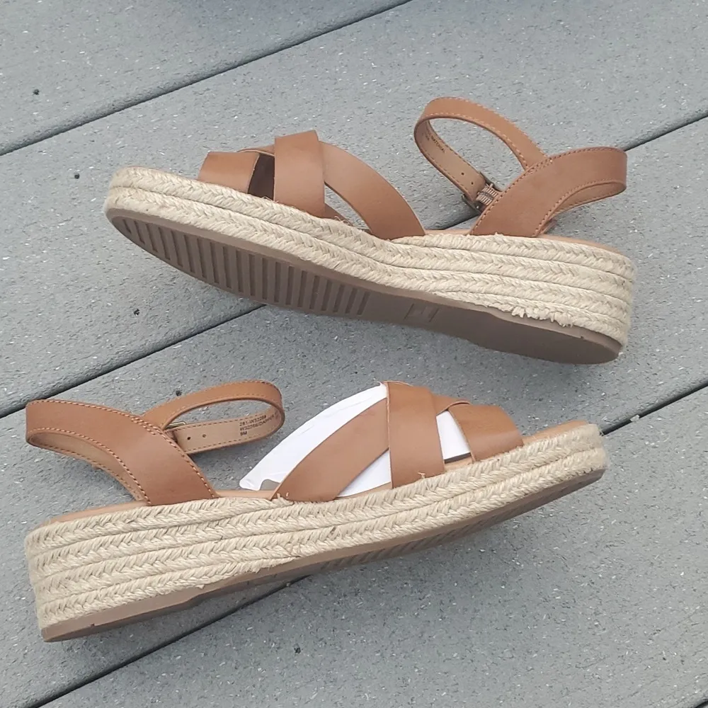 NWT White Mountain Dapper Wedge Sandals - Image 9