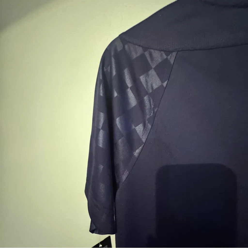 Umbro Women’s Navy and White Jersey Size Medium - Image 4