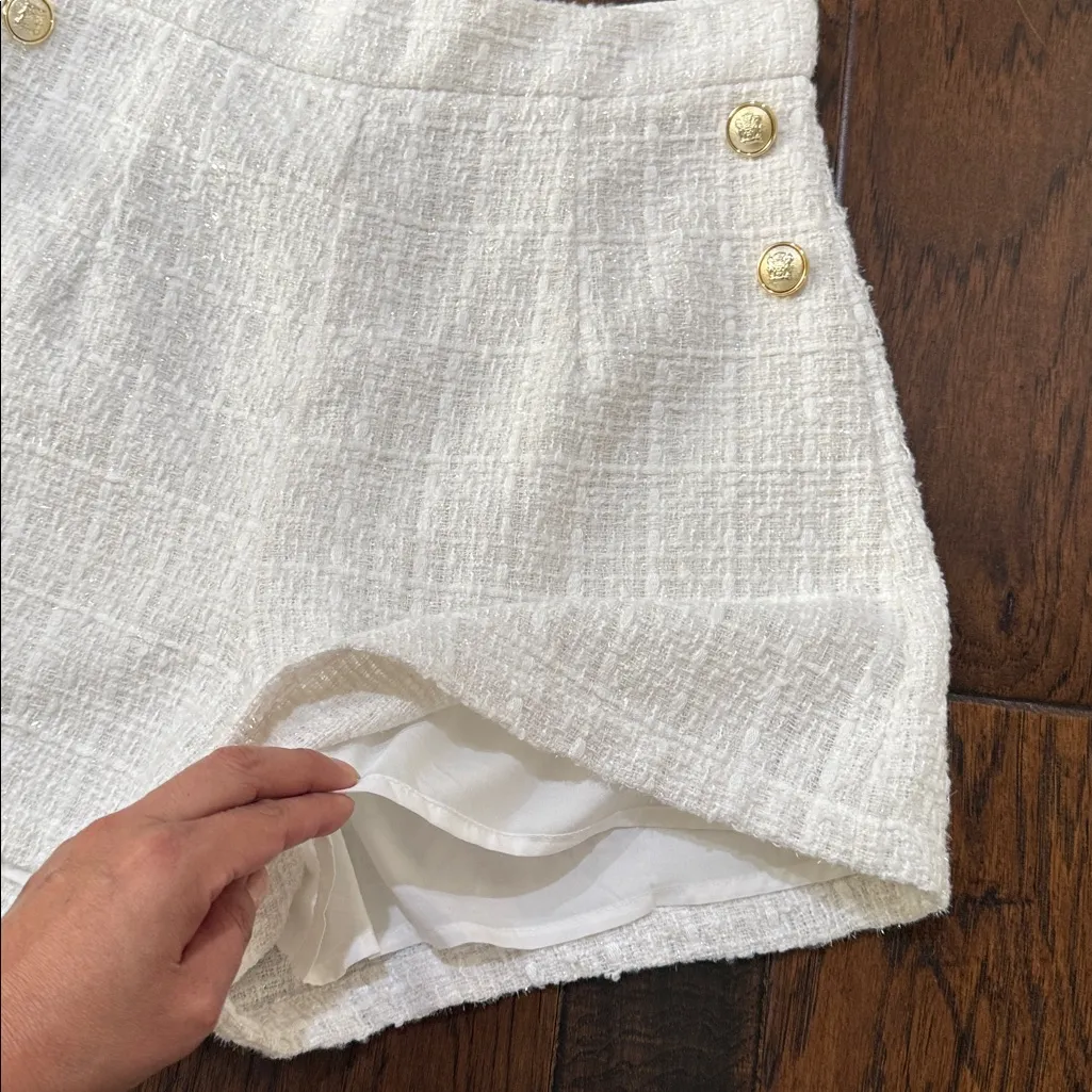 Elegant shimering White Women's Shorts - Image 3