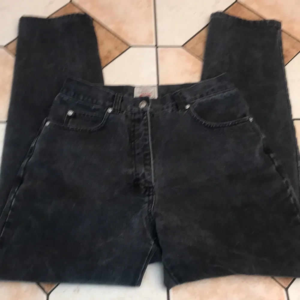 Nautica faded black wash high waisted mom jeans size 10 - Image 4