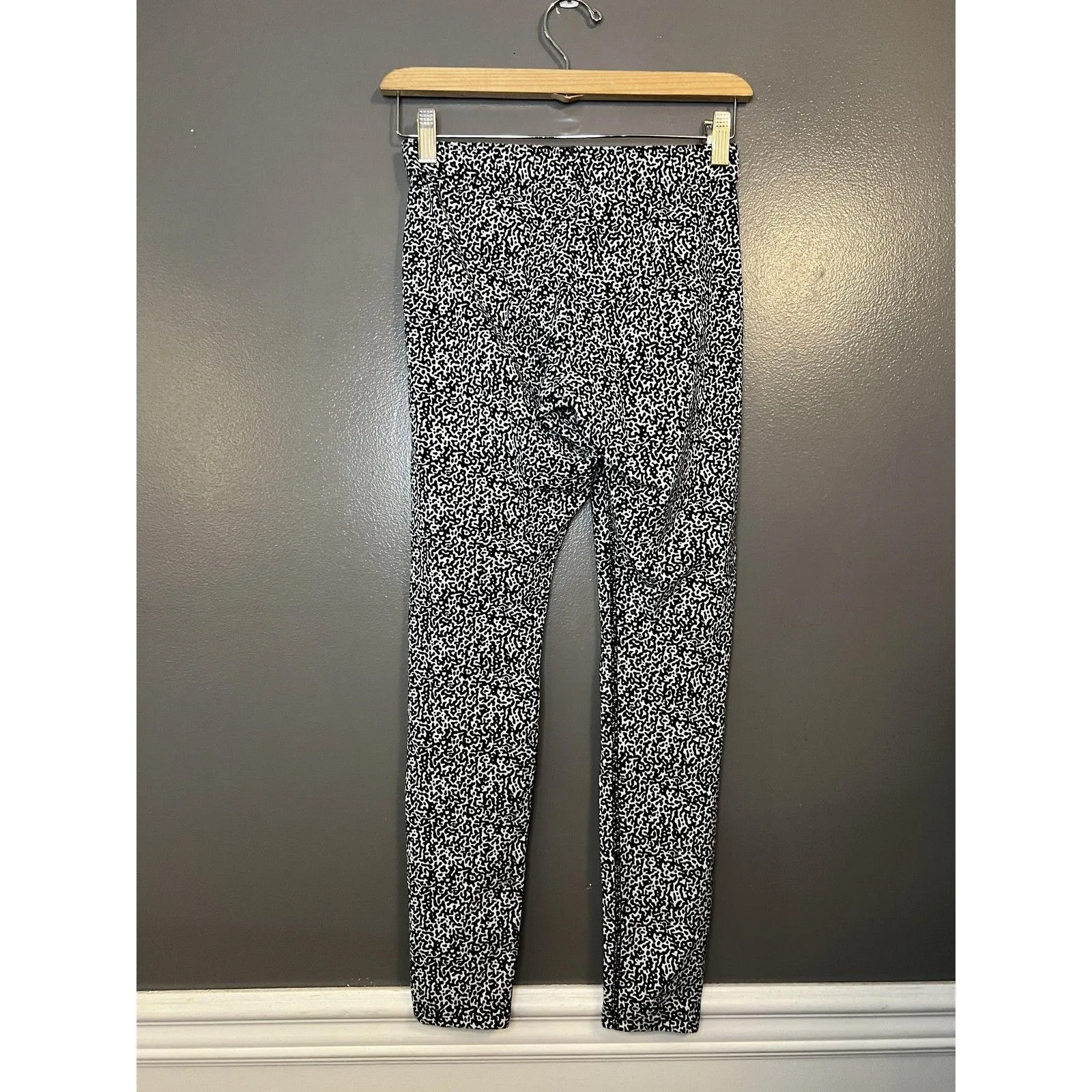 Nike Leggings Womens Small Black White Allover Print Cotton Blend Swoosh Yoga - Image 4