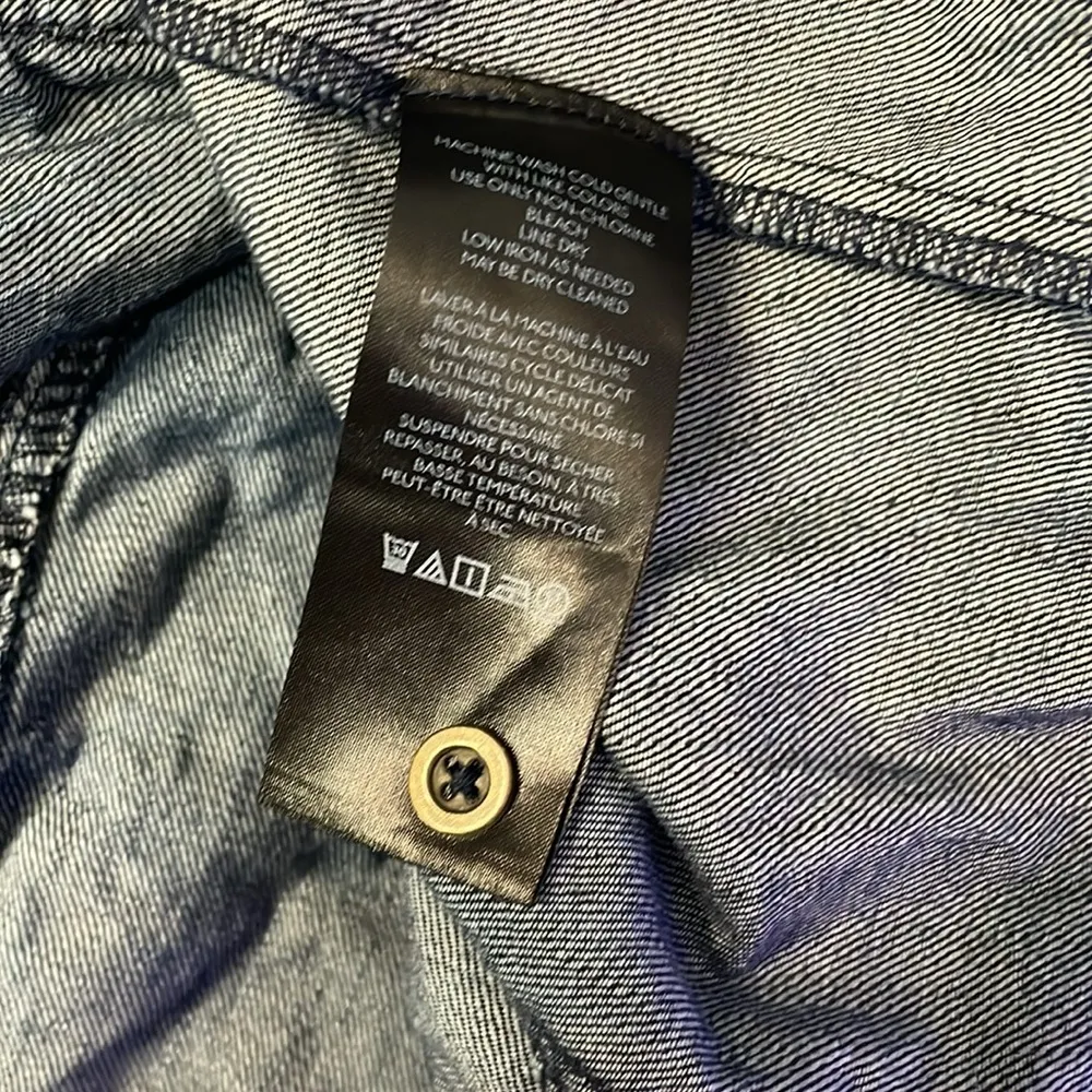 Pilcro Sleeveless Button Down Denim Top - Image 9