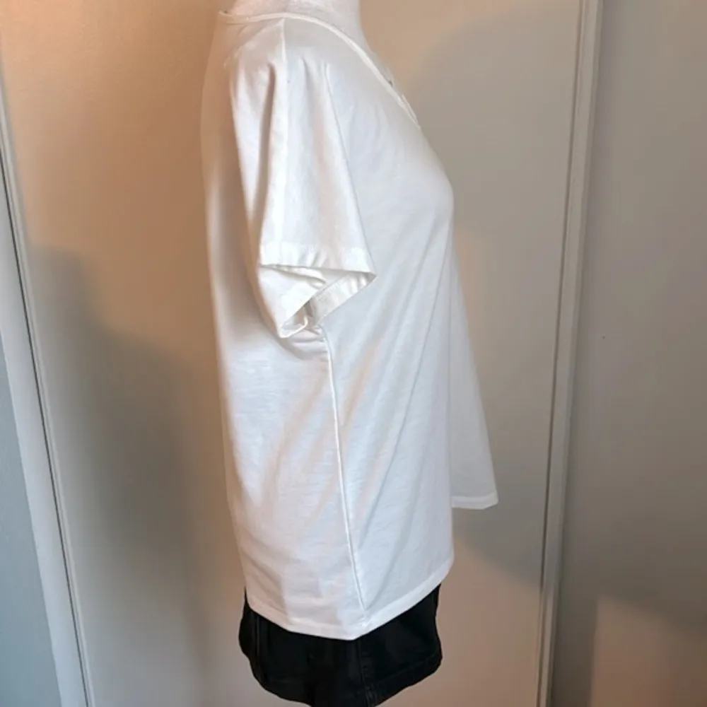 Nine West Women’s White Criss Cross Lightweight Sweatshirt Cap Short Sleeve Tee - Image 4