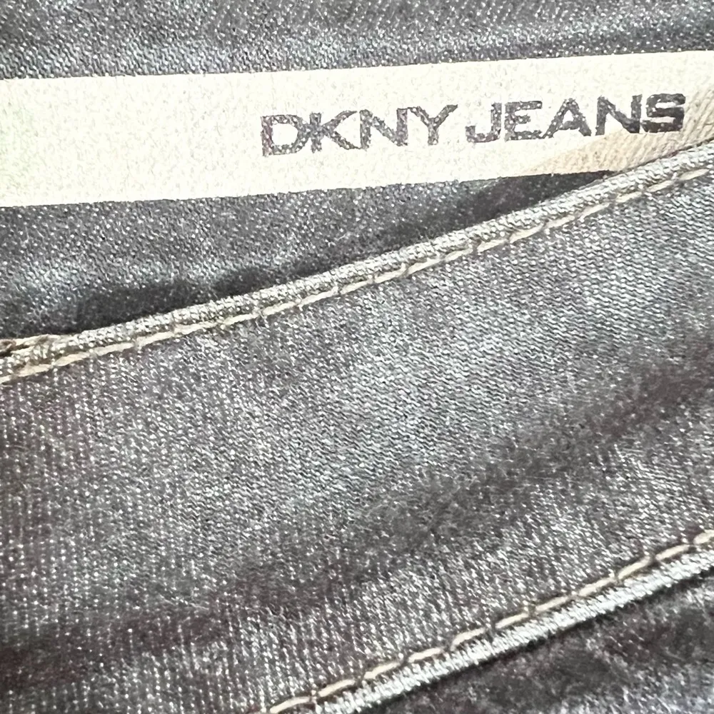 DKNY Mercer Skinny Dark Wash Denim Jeans Size 4P Inseam 29 inches - Image 9
