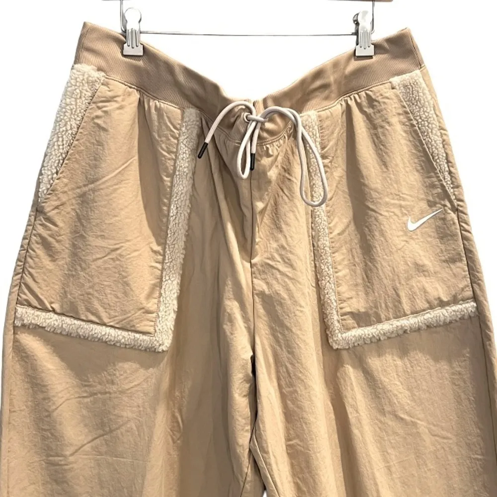 NIKE Essential Faux Fur Trim Woven Pants Sanddrift Size XXL NEW - Image 7