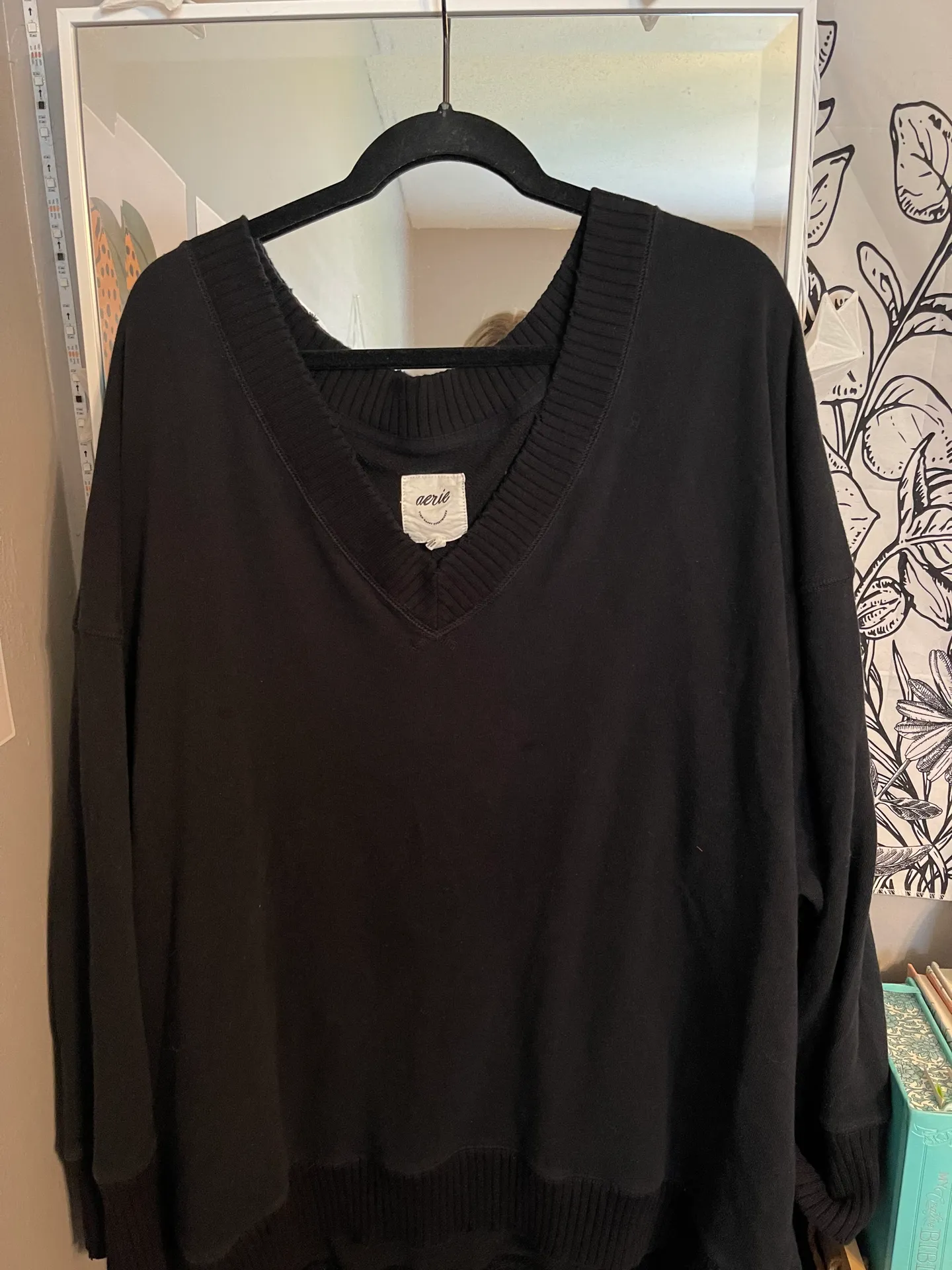 Aerie Black V Neck Sweatshirt - Image 3