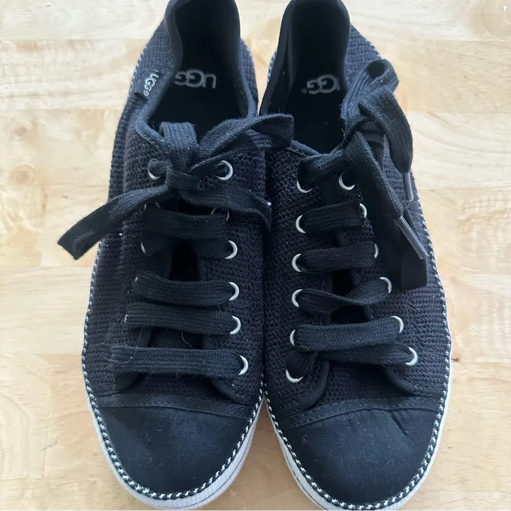 UGG Claudi Trainers In Black - Image 3
