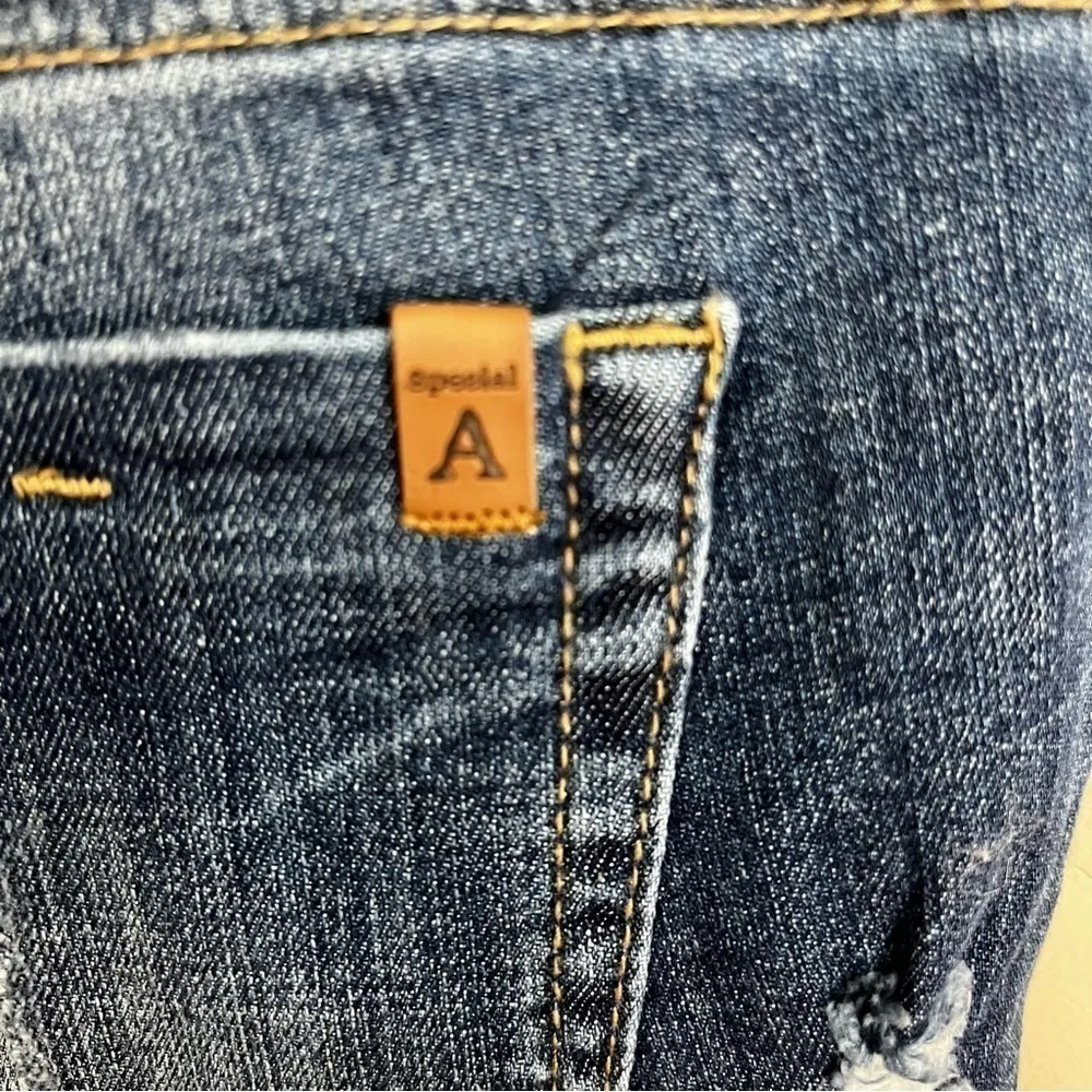 Special‎ A Distressed Raw Hem Bootie Denim Shorts - Image 8