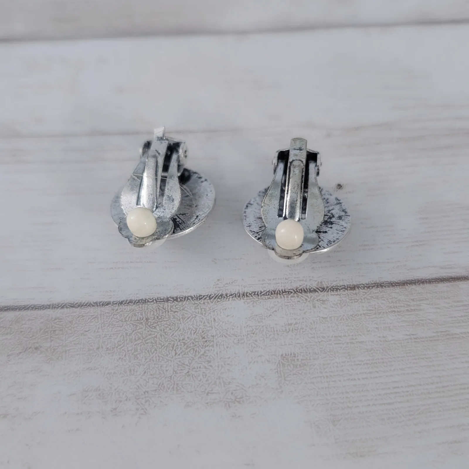 Vintage Clip On Earrings Silver Tone Circle Design - Image 4